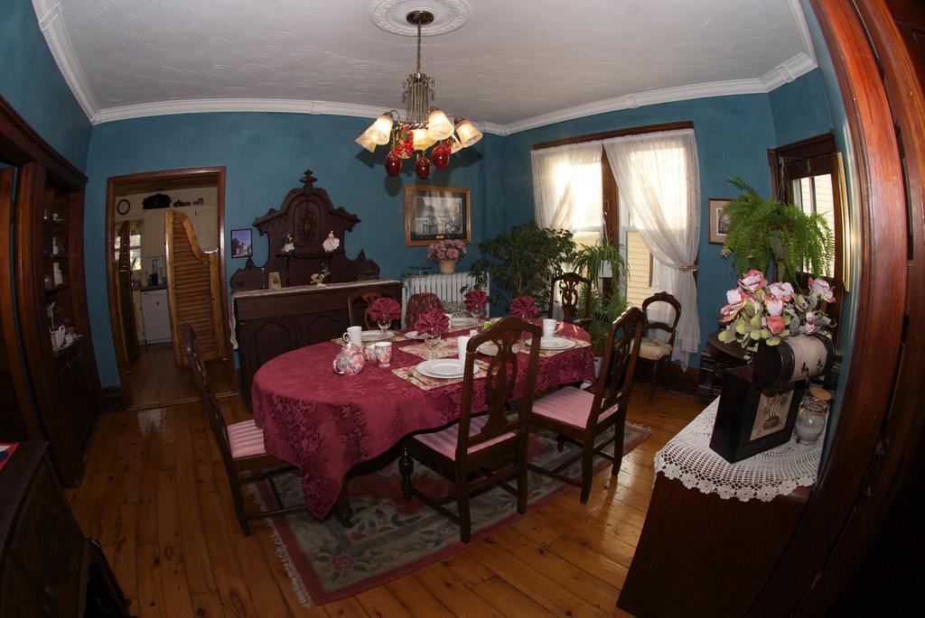 Bondy House Bed & Breakfast Amherstburg Ngoại thất bức ảnh