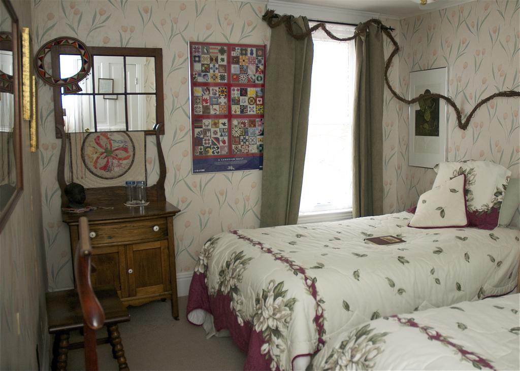 Bondy House Bed & Breakfast Amherstburg Ngoại thất bức ảnh