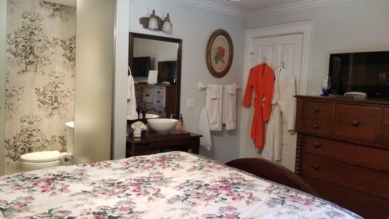 Bondy House Bed & Breakfast Amherstburg Ngoại thất bức ảnh